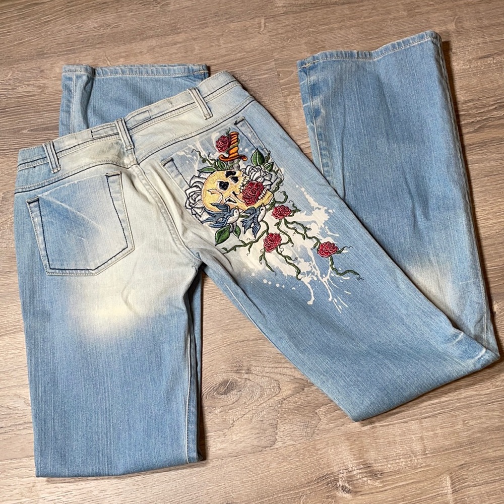 NWOT DELIA’S SKULL EMBROIDERED BOOTCUT JEANS